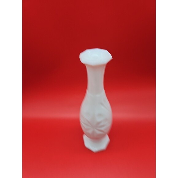Vintage Milk Glass Bud Vase STARBURST Pattern 9” Tall Heavy Glass - Picture 2 of 8